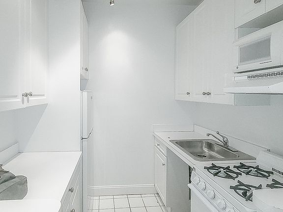 4th image of 338 E 83rd St APT 3C