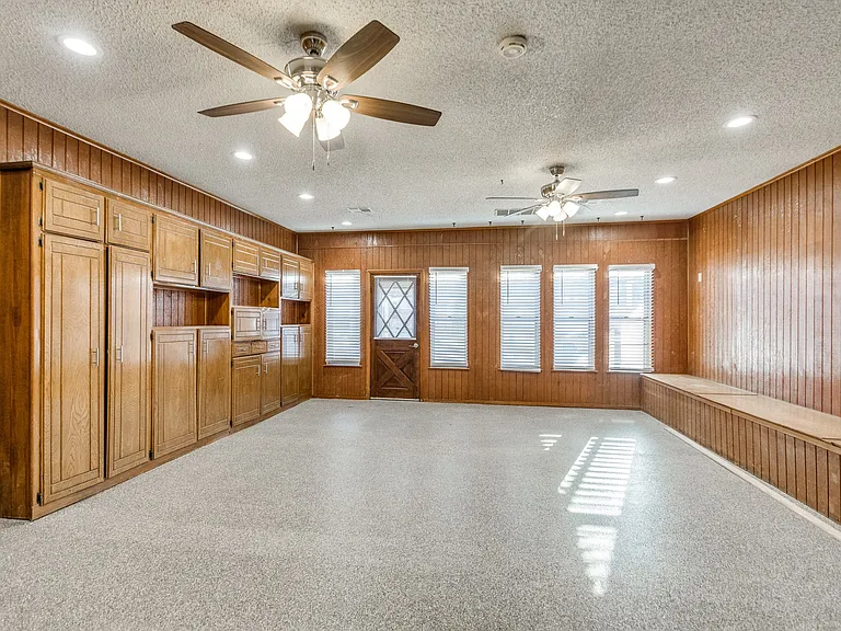 421 Foreman Ave — Photo 19
