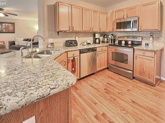 5th image of 8279 Sherwood Dr