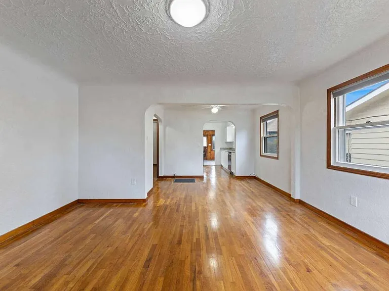 762 SW Levens St — Photo 6