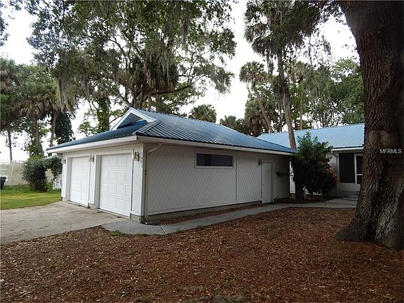 3rd image of 1093 Shady Cove Rd E