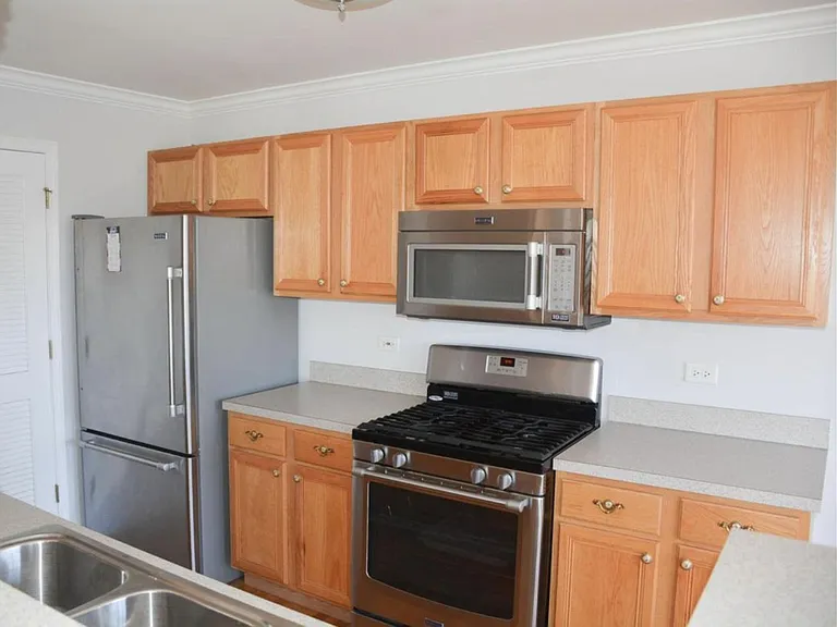 893 Enfield Dr — Photo 9