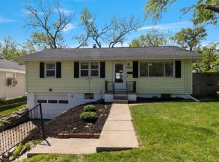 8317 Oakwood St, Ralston, NE 68127