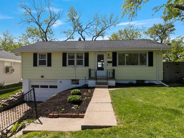 8317 Oakwood St, Ralston, NE 68127