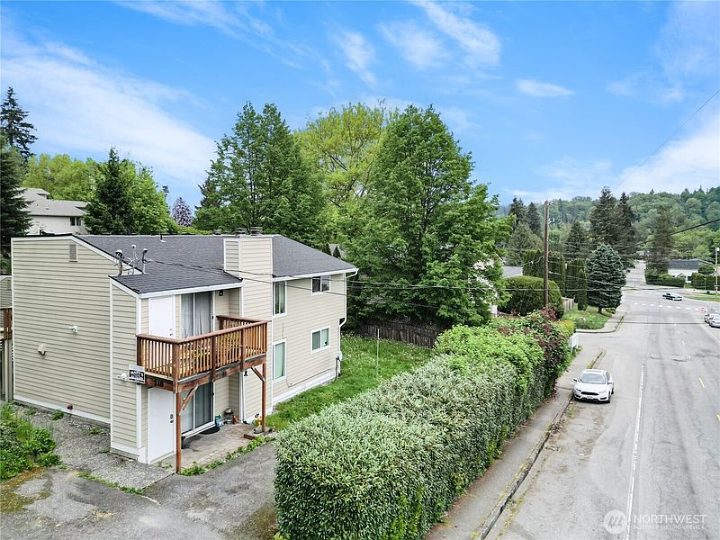 4th image of 218 10th Street