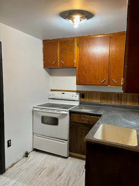 215 N Oak St #2