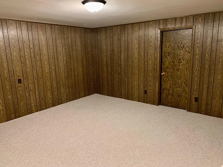 2716 Thomas Dr — Photo 12