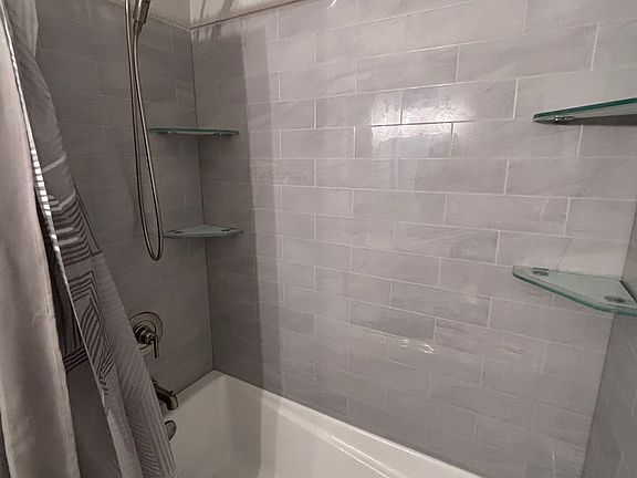 4th image of 103 Woodvine Ct