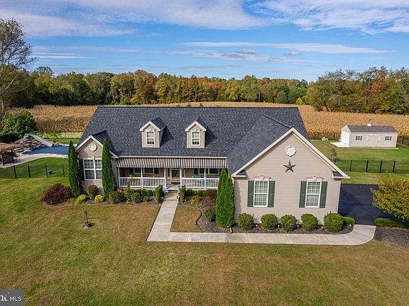 2nd image of 812 Lincoln Rd