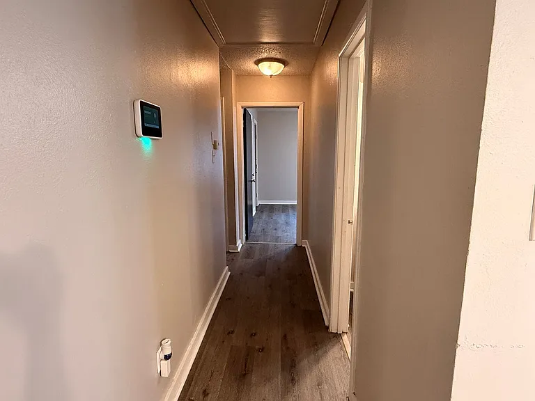810 Glencrest Ln — Photo 10