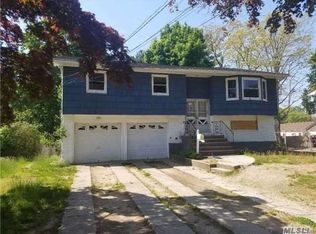 108 McKinley St, Brentwood, NY 11717