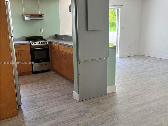 3rd image of 240 Collins Ave APT 2B