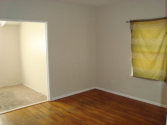 4th image of 2868 Genevieve St