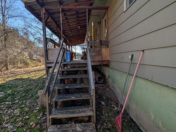 4th image of 422 Old School Ave