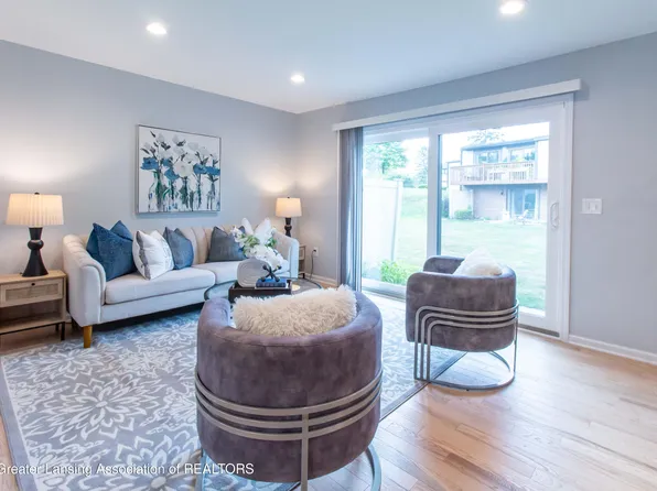 1104 Washington Cir, Northville, MI 48167