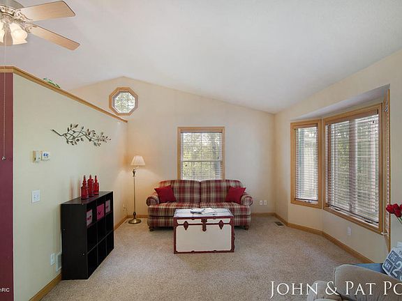 5th image of 6269 Hazelgreen Dr NE