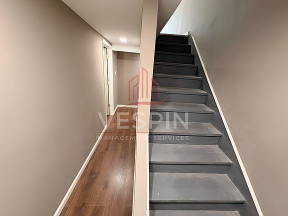 5th image of 1417 Main St