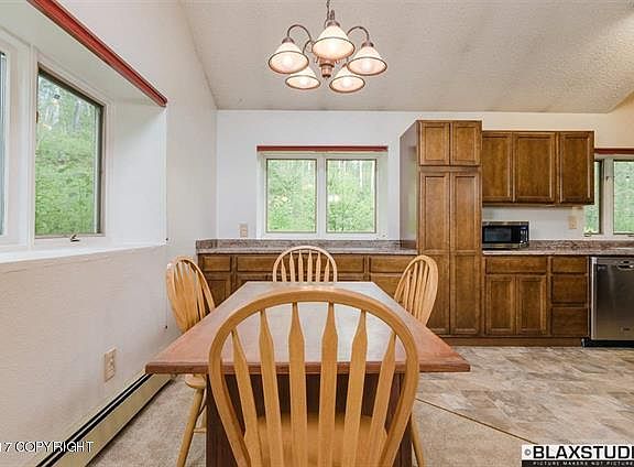 5th image of 1560 Holy Cross Dr