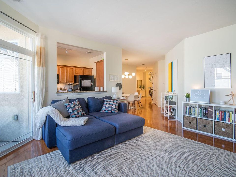 1st image of 1619 N Farwell Ave APT 109