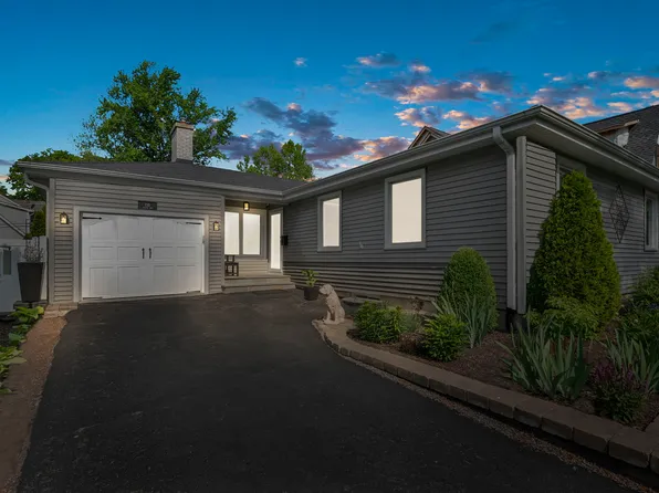 110 Tuttle Ave, Clarendon Hills, IL 60514