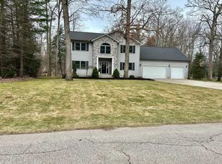 935 Bear Lake Rd, Muskegon, MI 49445