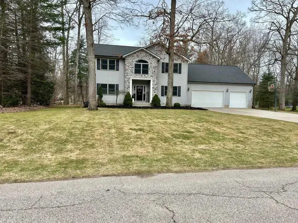 935 Bear Lake Rd, Muskegon, MI 49445