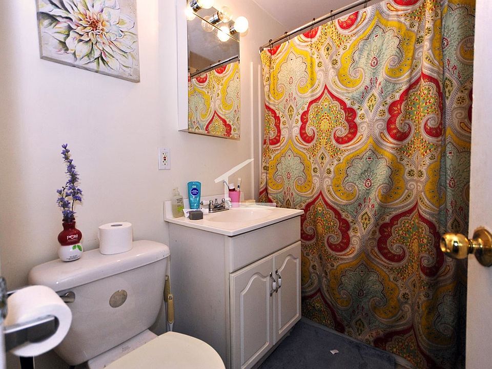 2nd image of 62 Egmont St #22B