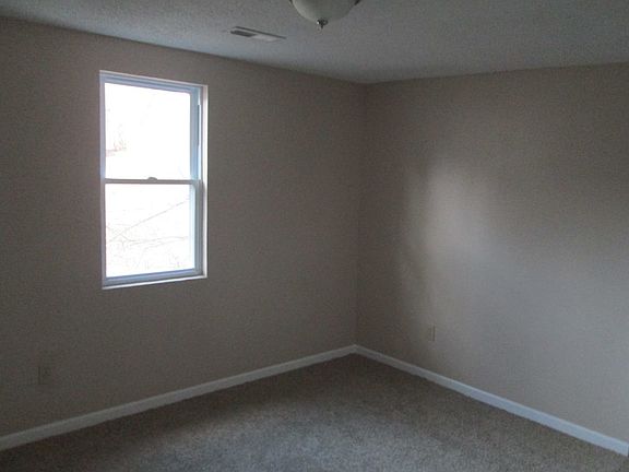 3rd image of 123 S Crysler Ave
