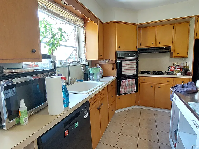 931 Fernon St — Photo 7