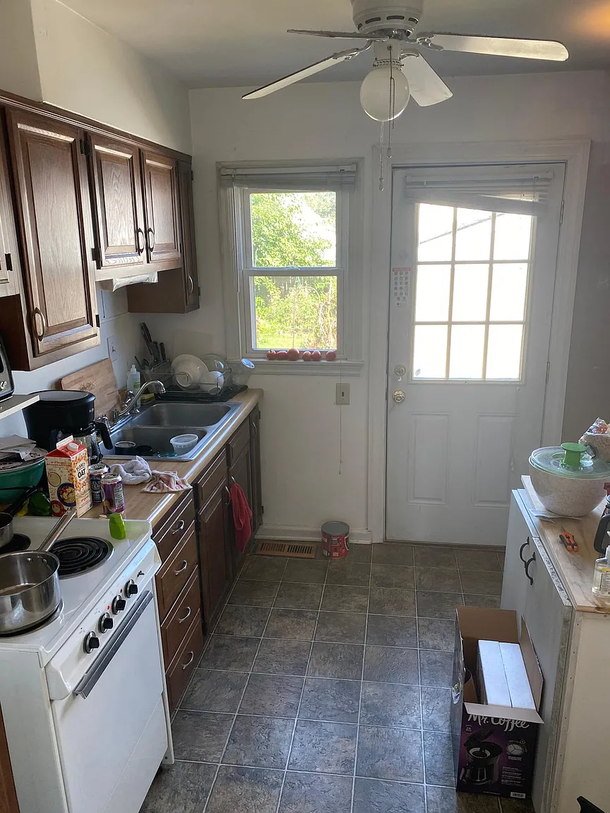 615 Penguin St photo 1
