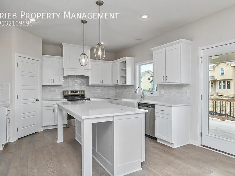 2677 W Dartmouth St — Photo 15