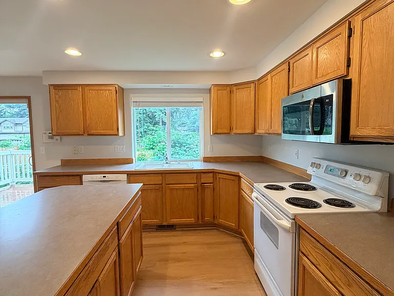 1819 Dayton Ave NE — Photo 12