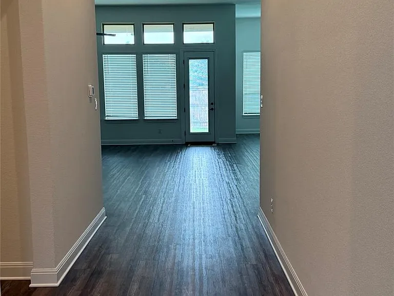 352 Olympic Park Dr — Photo 3