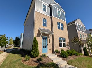 1324 Creekside Cir NW #R2, Atlanta, GA 30318