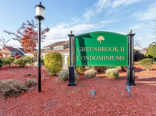 52 Rosewood Dr Unit 52, Stoughton, MA 02072