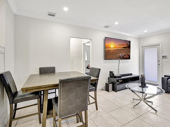 4th image of 3641 SW 41st Avenue