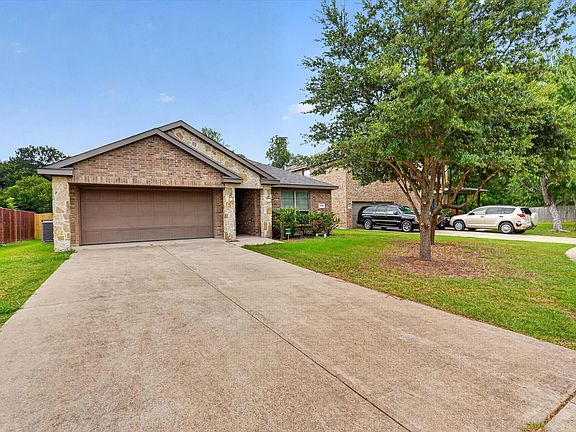 2nd image of 3015 Briarbrook Dr