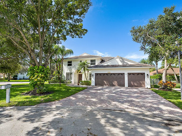 1225 Egret Cir S — Photo 1