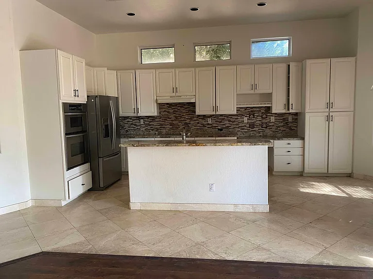5653 W Irma Ln — Photo 5