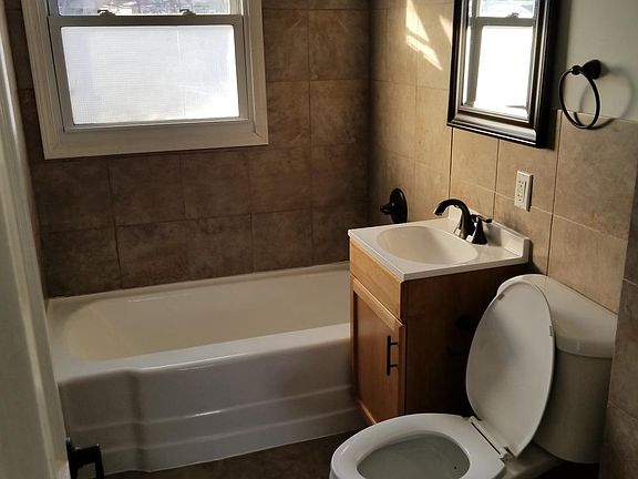 5th image of 211 W Ainsworth Blvd