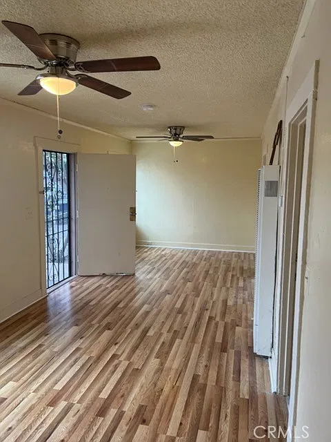 2 bed, 923 sqft, $2,400 — Photo 2