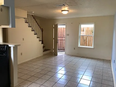 2 bed, 1.5 bath, 850 sqft, $1,000 — Photo 3