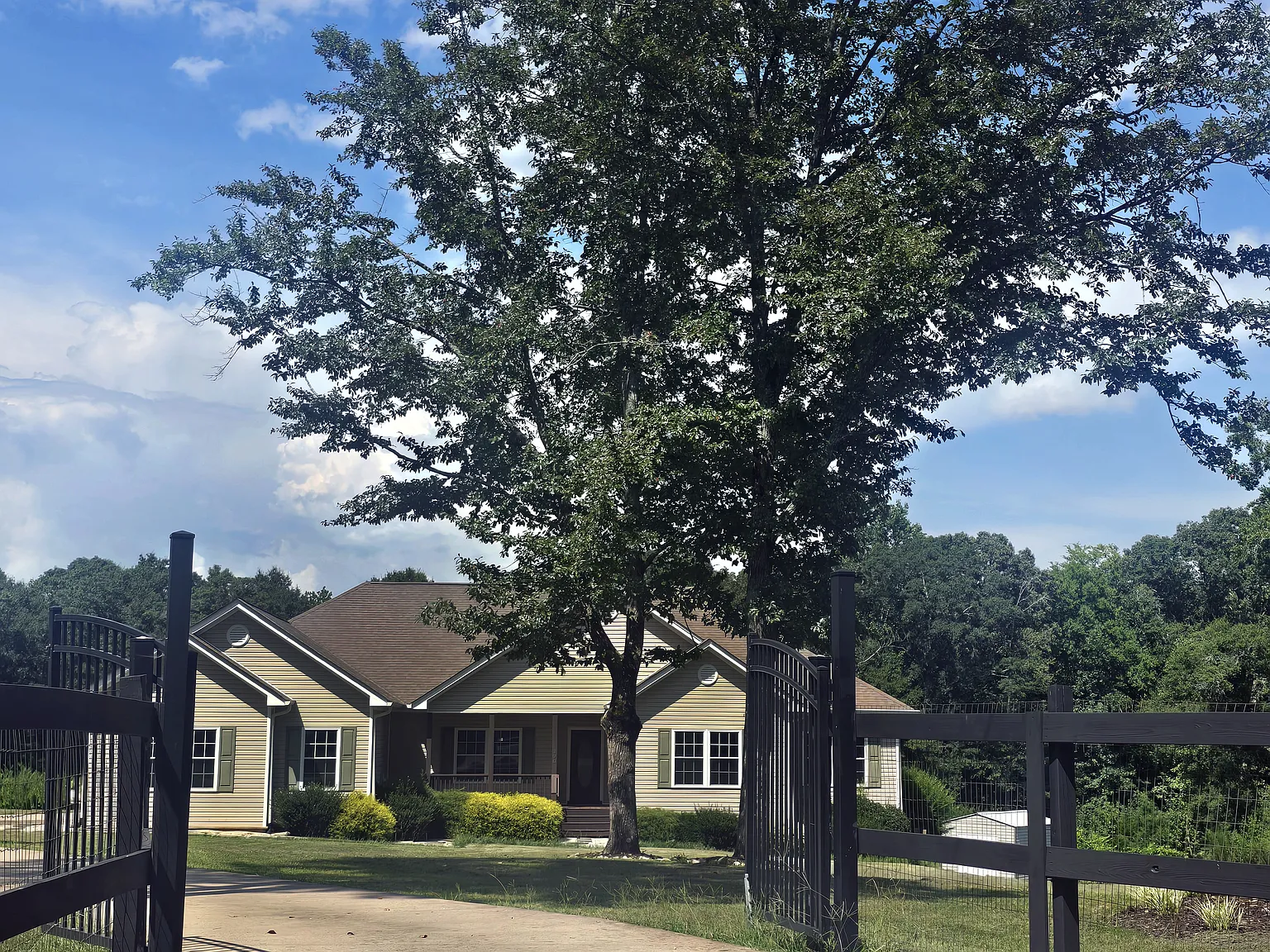 3 bed, 2946 sqft, $2,850 — Photo 2