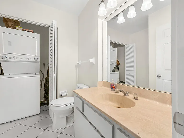 584 SE 20th Ave #2 — Photo 26