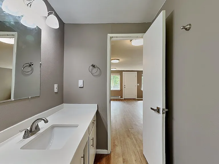 102 Summit Ave N #8 — Photo 9