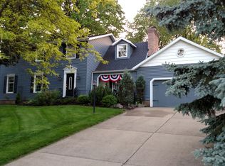 1745 Glenmont Dr NW, Canton, OH