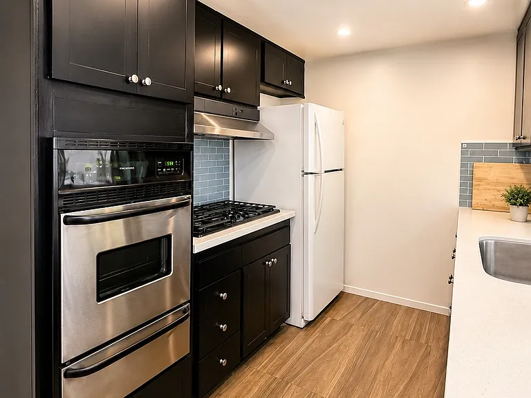 211 S Wilson Ave #208 — Photo 2