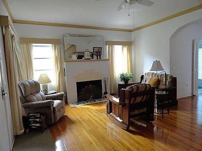 Living Room with fireplace
