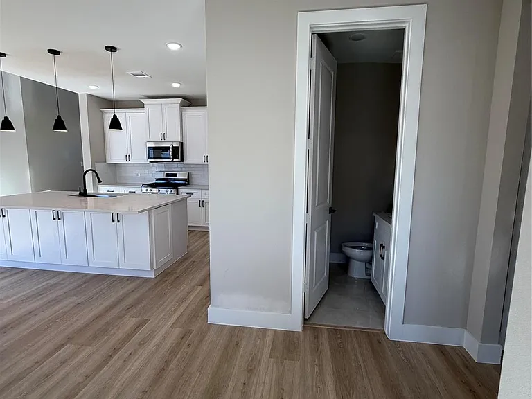 2523 Liguria — Photo 7