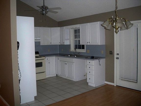 3rd image of 181 Linda Carol Ave